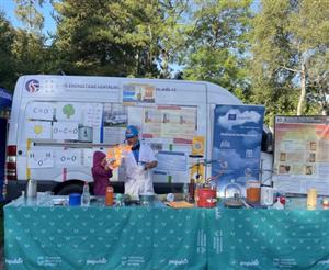 Jiří Horák z VŠB-TU přijel do Vlčovic se svou show nazvanou Smokeman, jejímž cílem je ukázat, jak správně a efektivně topit.
FOTO: PAVLA ŽÁČKOVÁ