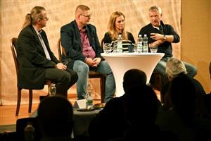 Hosty letošního Kopřivnického pressování byli zprava Petr Kolář, Světlana Witowská, David Šťáhlavský a diskuzi tradičně moderoval Radko Kubičko.
FOTO: DAVID MACHÁČEK
