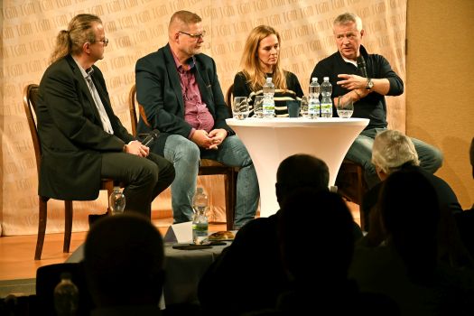 Hosty letošního Kopřivnického pressování byli zprava Petr Kolář, Světlana Witowská, David Šťáhlavský a diskuzi tradičně moderoval Radko Kubičko.
FOTO: DAVID MACHÁČEK
