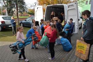 V Lubině minulý týden proběhla tradiční sbírka pro potřebné. Sbírku spolupořádá škola s Adrou Frýdek-Místek. 
FOTO: DANA HOĎÁKOVÁ
