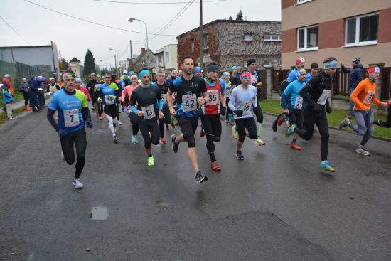 Poslední šestnáctý díl Lašské běžecké ligy 2022 běželo o státním svátku celkem 56 běžkyň a běžců.
FOTO: DAVID MACHÁČEK

