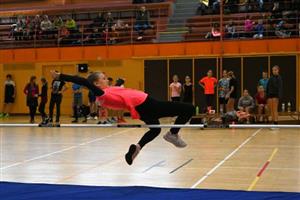 Celkem 105 mladých  skokanek a skokanů z kopřivnických základních škol se účastnilo 8. ročníku Memoriálu Otakara Michálka.
FOTO: MAREK HAVRAN
