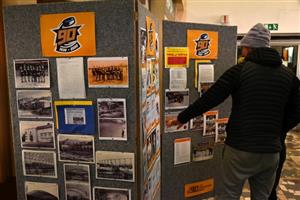 V sobotu 7. ledna se na zimním stadioně uskutečnila vernisáž výstavy ‘90 let kopřivnického hokeje’, která potrvá až do konce ledna. 
FOTO: MAREK HAVRAN
