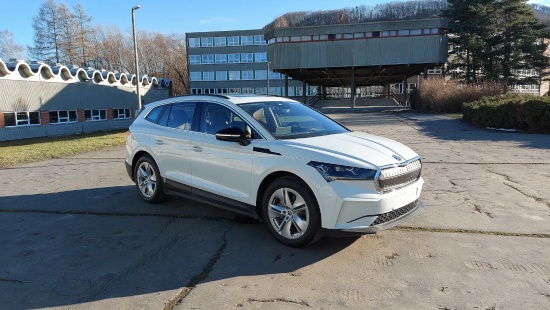 Plně elektrický automobil Škoda Enyaq 60 nově rozšířil flotilu cvičných vozidel na zdejším učilišti. Automobilka ho škole věnovala zdarma.
FOTO: SŠ a VOŠ, KOPŘIVNICE
