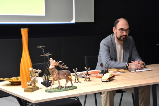 Etnolog Václav Michalička z příborského Centra tradičních technologií přednášel v Kopřivnici o fušování v Tatře. Nyní připravuje výstavu o fenoménu kutilství.
FOTO: DAVID MACHÁČEK