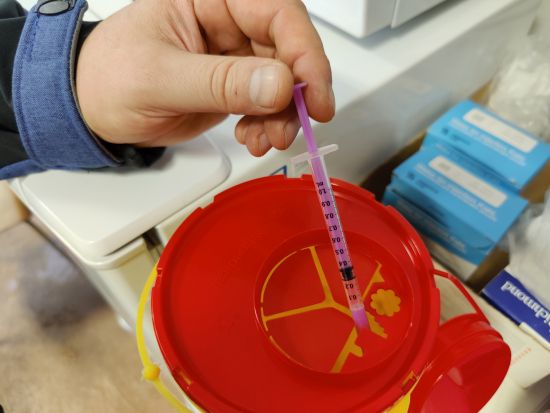 Počet vyměněných injekčních setů v minulém roce v Kopřivnici poměrně výrazně poklesl, i tak jich terénní pracovníci vyměnili 26,5 tisíce.