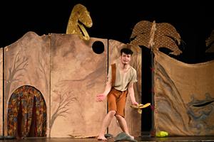 V úterý 28. února si žáci nižších stupňů zdejších základních škol mohli užít divadelní představení O pračlovíčkovi vycházející z populární večerníčkovy předlohy. FOTO: DAVID MACHÁČEK