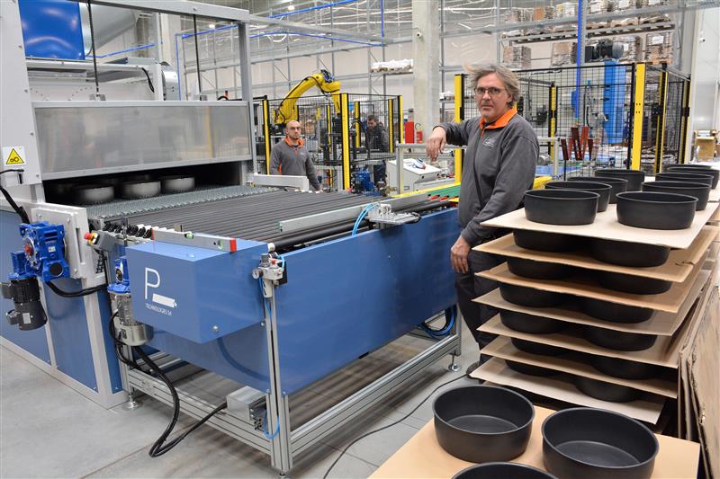 Kopřivnický výrobní závod společnosti Remoska zahájil zkušební provoz. Firma se z dosavadního působiště ve Frenštátě pod Radhoštěm přesunula do nové haly v Průmyslovém parku Vlčovice. FOTO: DAVID MACHÁČEK