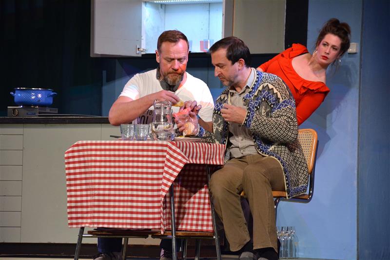 Držitelé divadelního předplatného kulturního domu měli minulý týden nabitý program. V úterý večer je čekalo představení komedie Bosé nohy v parku s Rudolfem Hrušínským a Veronikou Freimanovou. V neděli je pak bavili nejen Martin Hofmann, Filip Blažek a Le