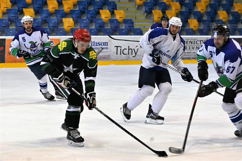 V tomto finálovém utkání nejvyšší první ligy hokejisté HC Slivovice (světlejší dresy) porazili HC Nebory 9:5, a slavili tak titul. FOTO: MAREK HAVRAN