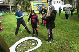 Minulou sobotu proběhlo na zahradě Vlčovjanu zábavné odpoledne, které symbolicky ukončilo výstavbu kanalizace ve Vlčovicích a Mniší. FOTO: DAVID MACHÁČEK