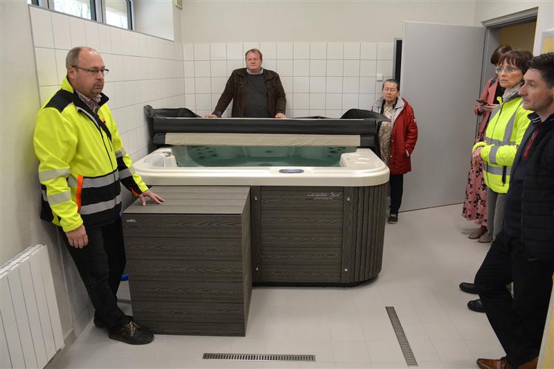 Součástí rekonstrukce přízemí tribuny letního stadionu Emila Zátopka byla i výstavba zázemí pro regeneraci sportovců včetně instalace nové vířivky. FOTO: DAVID MACHÁČEK