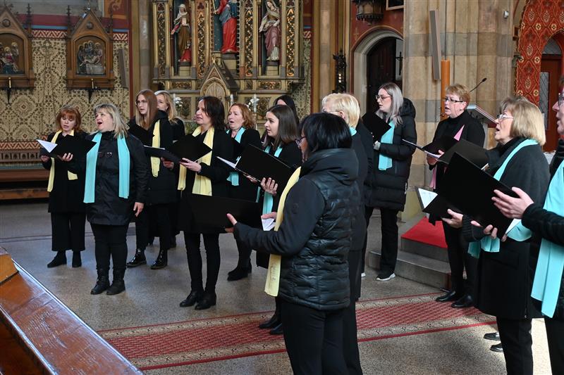 Ženský pěvecký sbor Cantus Venuste uskutečnil minulou sobotu Jarní koncert, jehož program byl složený z lidové a duchovní hudby.  FOTO: DAVID MACHÁČEK.