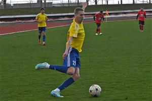 Útočník Tomáš Socha (s míčem) dal proti Palkovicím hattrick za dvacet minut, celkově má na kontě již 33 branek a je druhým nejlepším střelcem celé soutěže. FOTO: MAREK HAVRAN