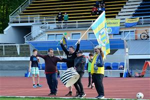 Po utkání s Fryčovicemi (7:0) si fotbalisté a fanoušci Kopřivnice užili oslavy vítězství v 1.B třídě a postup do vyšší soutěže. FOTO: DANA HOĎÁKOVÁ