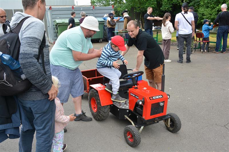 Zábavná akce VOSKOP Day si kladla za cíl přiblížit zdejší střední školu všem generacím Kopřivničanů.  FOTO: DAVID MACHÁČEK