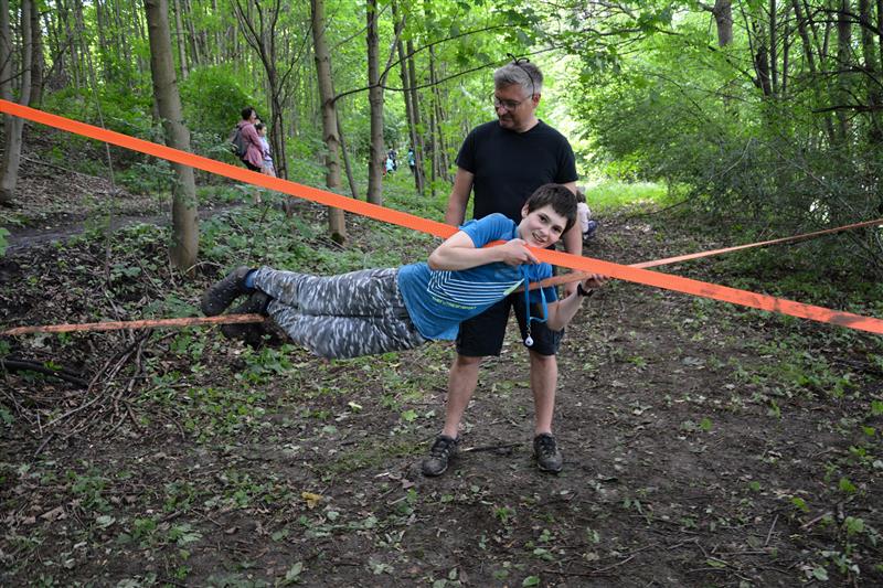 Na zážitkové akci Ztracený mraveneček plnily děti celkem 13 úkolů. Odpoledne pro rodiny s dětmi připravil spolek Vlčovjan. FOTO: DANA HOĎÁKOVÁ