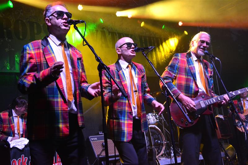 Celodenní hudební program připravený u příležitosti Evropského svátku hudby vyvrcholil po jednadvacáté hodině vystoupením ostravského Rock & Roll Bandu Marcela Woodmana. Kapela, která dokáže strhnout svou propracovanou pódiovou show a vlastními coverz