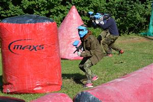 Součástí seriálu volnočasových aktivit Někdo ven??? byl před týdnem také turnaj v paintballu, který se uskutečnil v areálu lyžařské chaty Pod Červeným kamenem. FOTO: D. MACHÁČEK