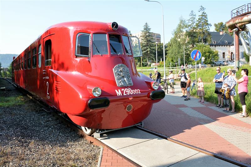 Poprvé od svého návratu s opraveným motorem opustila Slovenská strela kopřivnický výstavní depozitář. V sobotu 19. srpna odjela na nádraží Ostrava střed, kde u tamního železničního muzea proběhl Den se Slovenskou strelou.  FOTO: DAVID MACHÁČEK