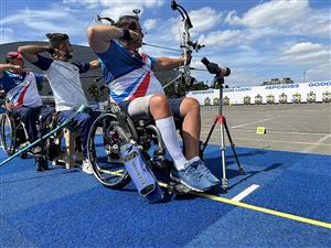 Paralukostřelec Tomáš Vrzal (první zprava) míří na terče na mistrovství Evropy v Rotterdamu, kde zůstal těsně před branami čtvrtfinále a bral konečné deváté místo. FOTO: ARCHIV T. VRZAL
