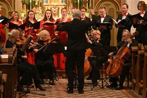 Předpouťový koncert barokní hudby v kostele sv. Václava v Lubině byl zároveň oslavou 120. výročí založení tamní farnosti. Hlavním bodem programu bylo Vivaldiho Gloria in excelsis Deo v podání Komorního orchestru Kopřivnice a sboru Musica Priborensis. FOTO