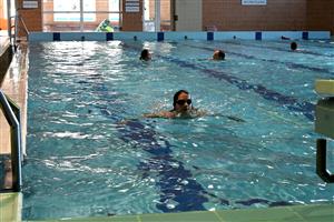 Ve středu 4. října se Kopřivnice zapojila do 32. ročníku plavecké soutěže měst. Letos místní plavci vylovili ze dna krytého bazénu pro své město stříbro. FOTO: MAREK HAVRAN