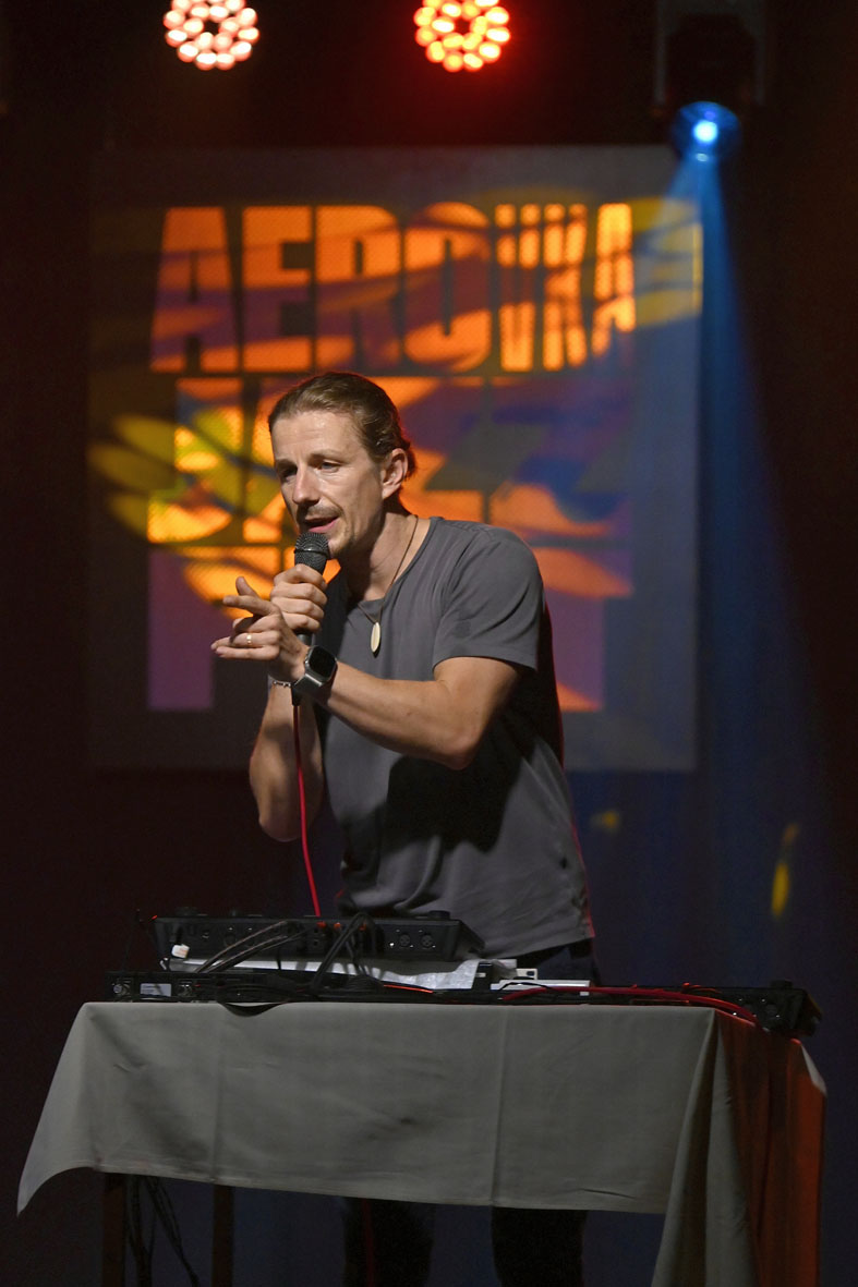 Do programu letošní Aerovky se vešlo i vystoupení beatboxera Endrua v tandemu s JeNem Hovorkou. FOTO: D. MACHÁČEK