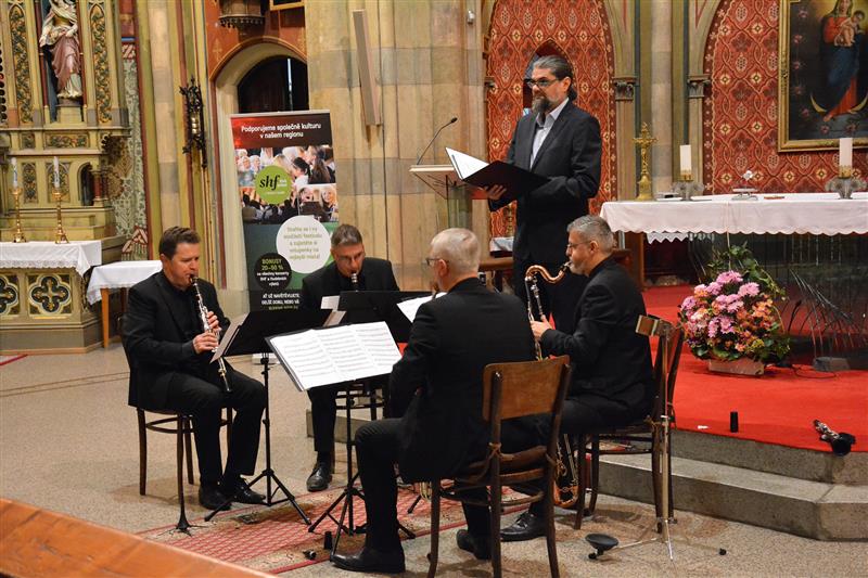 Stadlerovo klarinetové kvarteto a sólista ostravské opery Martin Gurbaľ před kopřivnickým publikem v neděli 12. listopadu uvedli mimo jiné Dvořákovy Biblické písně. FOTO: DAVID MACHÁČEK
