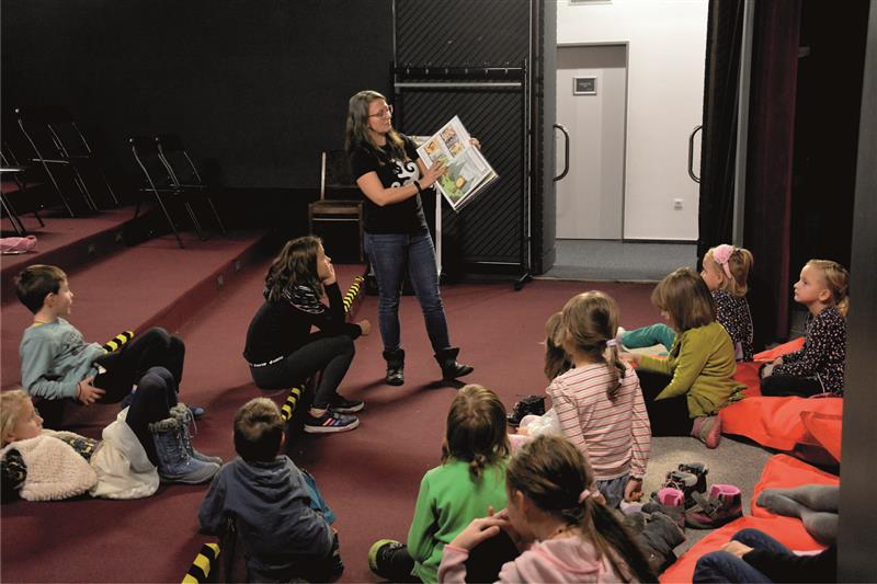Součástí doprovodného programu komunitního jarmarku Zahrada v kulturním domě bylo minulou neděli i předčítání pro děti. FOTO: DAVID MACHÁČEK