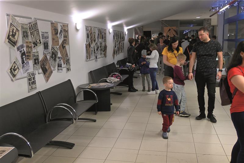 Maraton filmů s Harrym Potterem si nenechalo ujít víc než 700 zájemců. Ti si užili projekce i tematické dekorace. FOTO: DAVID MACHÁČEK