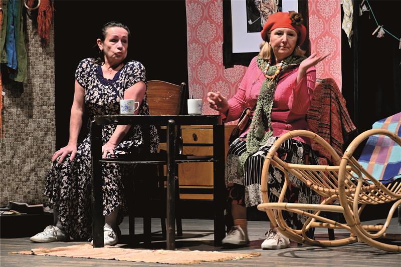 Ochotnický soubor Kotouč Štramberk hostoval minulou neděli v Katolickém domě Lubině s komedií Manžel pro Opalu. FOTO: DAVID MACHÁČEK