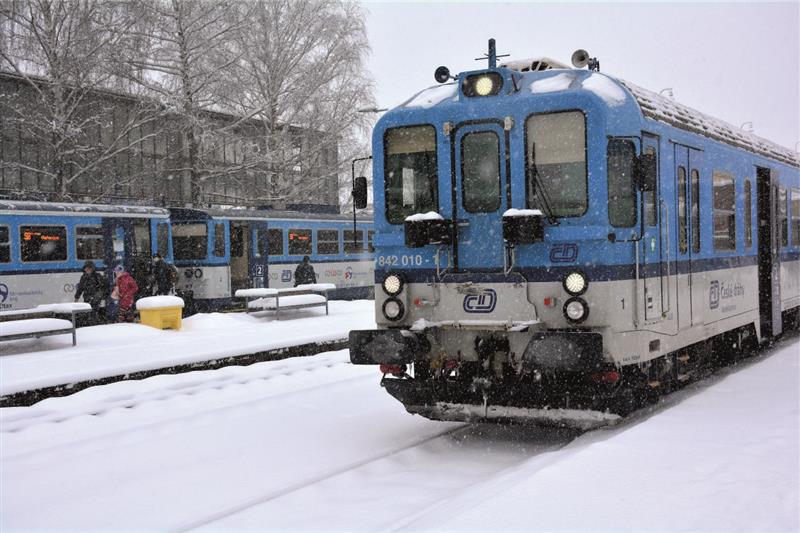 Od neděle 10. prosince začaly nejen vlaky, ale i autobusy jezdit podle nových jízdních řádů. Ty velké změny nepřinesly. FOTO: DAVID MACHÁČEK