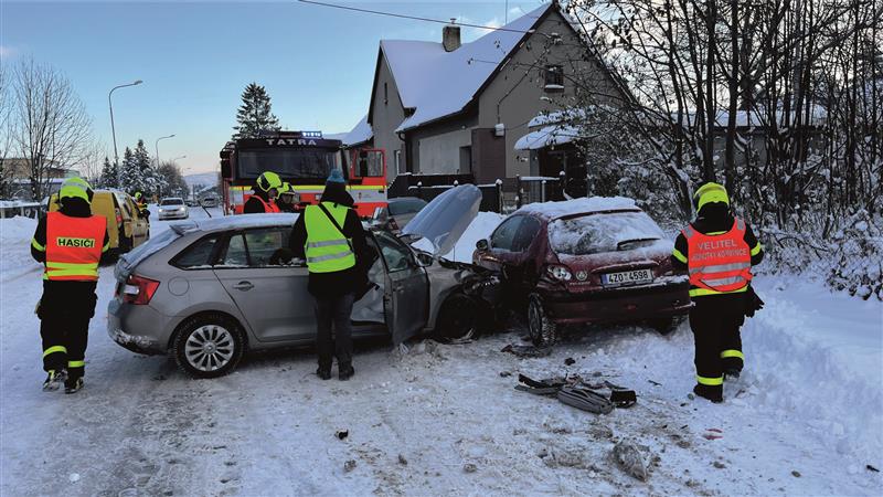 Vloni 4. prosince zasahovali hasiči u dopravní nehody na ulici Štramberské. V průběhu druhého pololetí vyjížděla jednotka k sedmi bouračkám. FOTO: JSDH KOŘIVNICE