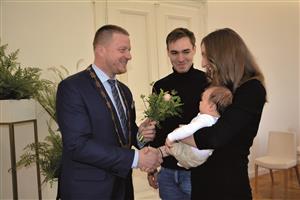 Letos poprvé proběhlo vítání nových občánků Kopřivnice. V Ringhofferově vile před týdnem se uskutečnily tři slavnostní ceremoniály. FOTO: DANA HOĎÁKOVÁ