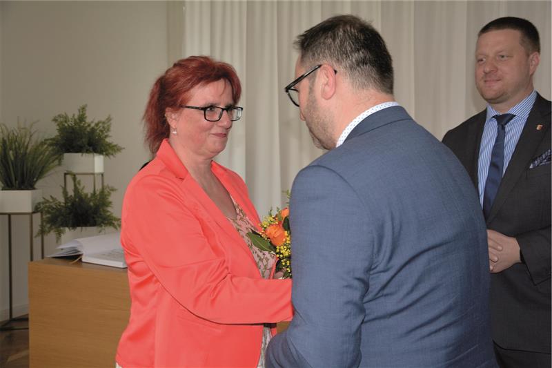 Zvláštního ocenění se dostalo Ivaně Davidové, která letos končí po 24letém působení na Základní škole v Lubině. FOTO: DANA HOĎÁKOVÁ