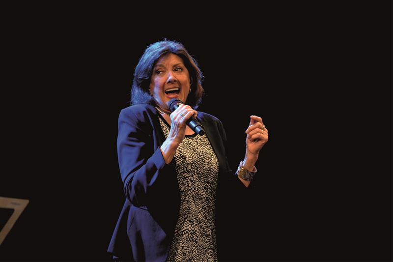 Zpěvačka Marie Rottrová bavila v neděli vyprodaný Kulturní dům v Kopřivnici hudebními hity své dlouhé kariéry. FOTO: DAVID MACHÁČEK