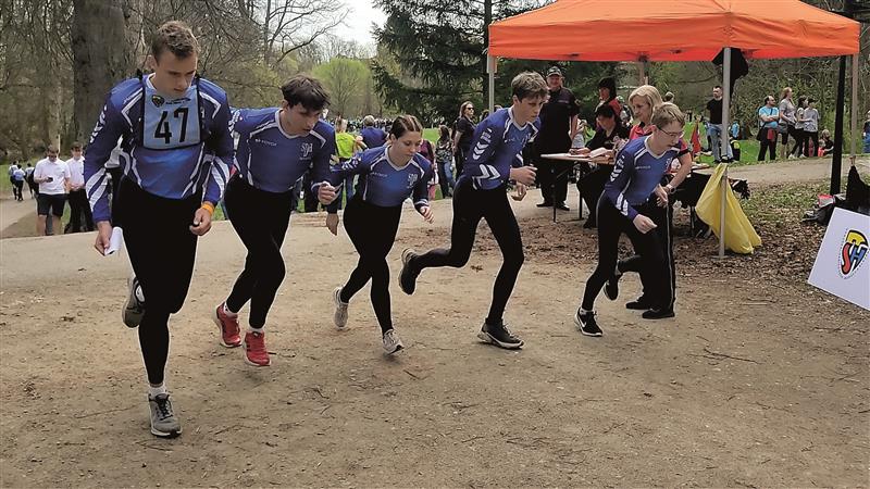 Hasiči z Mniší na MČR ve Vlašimi skvěle reprezentovali Moravskoslezský kraj, starší žáci byli pátí a smíšená hlídka dorostu slavila stříbro. FOTO: MAREK HAVRAN
