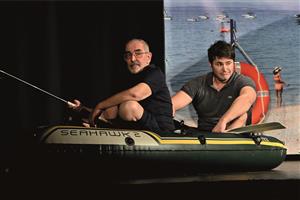 Ivo Šmoldas a Miroslav Šimůnek bavili kopřivnické publikum v úterý 16. dubna komedií Všechno je dovoleno. FOTO: DAVID MACHÁČEK