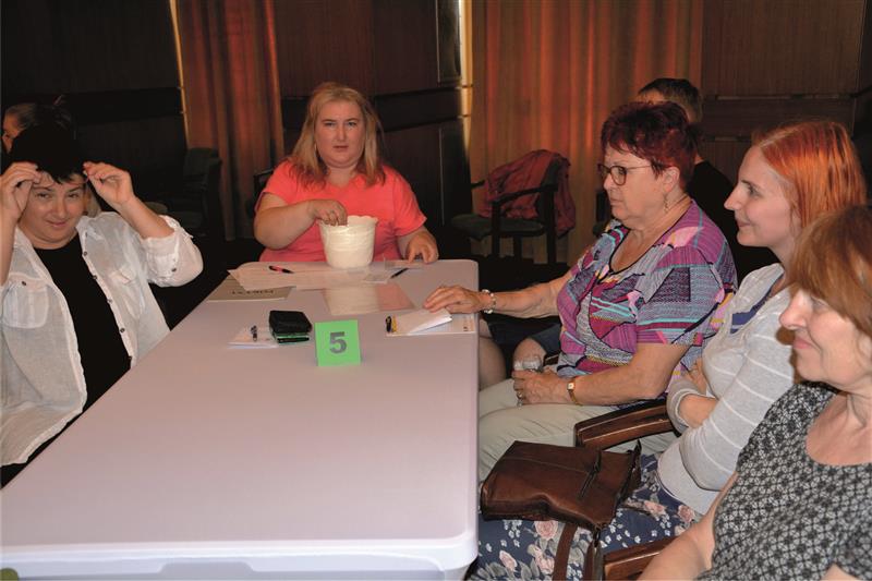 Volební komise, které budou v Kopřivnici zajišťovat sčítání hlasů v červnových volbách do Evropského parlamentu, za sebou mají ustavující zasedání. FOTO: DANA HOĎÁKOVÁ