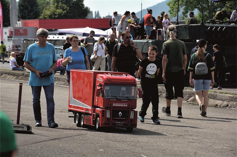 Dvanáctý ročník Kopřivnických dnů techniky přivítal podle pořadatelů během minulého víkendu přes třicet tisíc návštěvníků. Lákala vystavená reálná technika i její modely. FOTO: DAVID MACHÁČEK