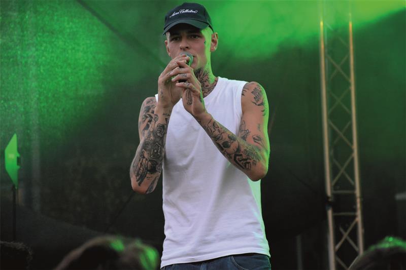 Vyvrcholením multižánrové akce Zapoj se v centru města byl minulý pátek večer koncert rappera Doriana. Bavit se v průběhu odpoledne přišly stovky lidí. FOTO: DAVID MACHÁČEK