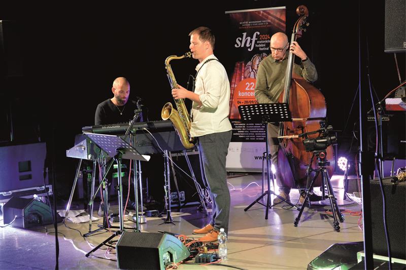 Také pořadatelé Svatováclavského hudebního festivalu byli nuceni kvůli povodním zrušit několik plánovaných koncertů. Ten kopřivnický se ale stihl odehrát ještě před začátkem řádění živlů. Jazzový saxofonista Luboš Soukup se svou kapelou Machina Mundi zahr