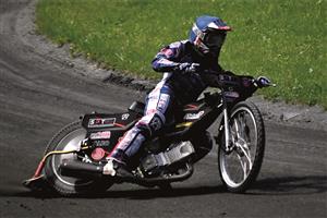 Kopřivnický plochodrážník Jan Macek zažívá úspěšnou sezonu na domácích i zahraničních tratích. FOTO: MAREK HAVRAN