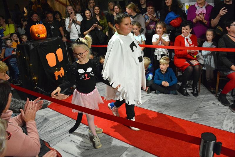 V přestávce sobotního galaprogramu proběhla tradiční módní přehlídka, která se těšila obrovskému zájmu diváků.