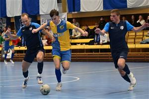 První derby nové sezony přineslo zajímavý futsal a celkem šest branek, z výhry se radovalo mírně favorizované Fučko (tmavší dresy).