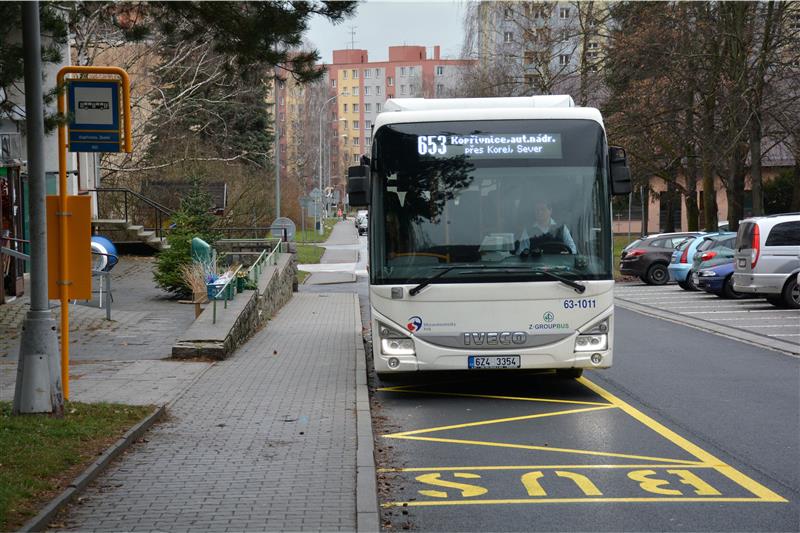 V tomto týdnu byl zahájen zkušební provoz autobusových linek, které projíždějí Kopřivnicí a suplují městskou hromadnou dopravu. FOTO: DAVID MACHÁČEK
