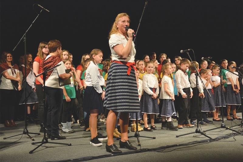 Na závěr Tříkrálového hudebního večera v kulturním domě byl pokřtěn zpěvník Přiběželi do Betlema pastyře obsahující čtyřiadvacet regionálních koled a žertovných písní. Více informací o celém projektu přineseme v příštím čísle KN.