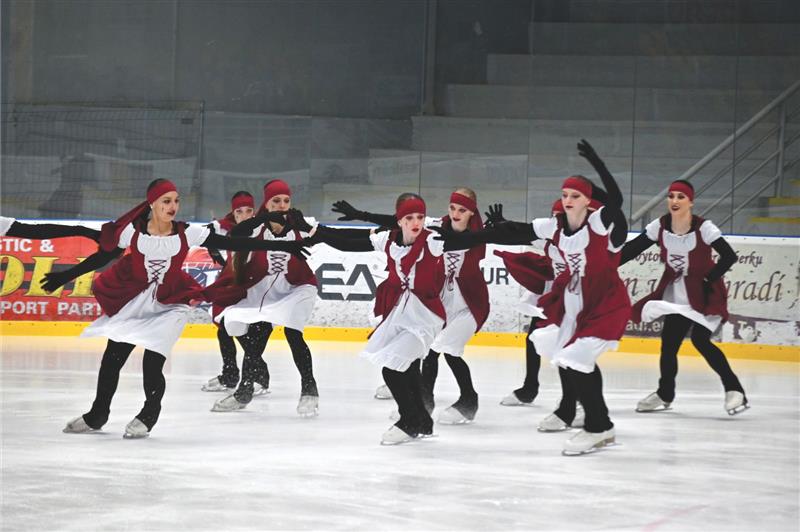 Kopřivnický tým Black Angels předvedl krásnou choreografii na hudbu z filmu Piráti z Karibiku a po zásluze s velkým náskokem zvítězil v kategorii Mixed age