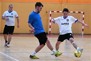 Páté kolo futsalové 2. okresní třídy přineslo i kopřivnické derby Jokerit B – Blue Thunders (modré dresy), které zvládlo jasně lépe béčko Jokeritu, jež vyhrálo 8:0.
